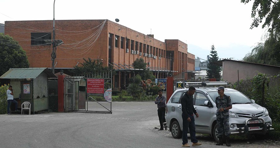 विमानस्थल भन्सार प्रमुखमा बराल, पोखरेल पुगे आन्तरिक राजस्व विभाग