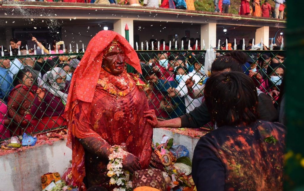 आज आमाको मुख हेर्ने दिन, मातातीर्थमा मेला