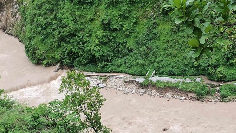 गुल्मी मुसिकोटमा लघु जलविद्युतको नहर बाढीले बगायो, २५०० घरधुरीमा बिजुली बन्द