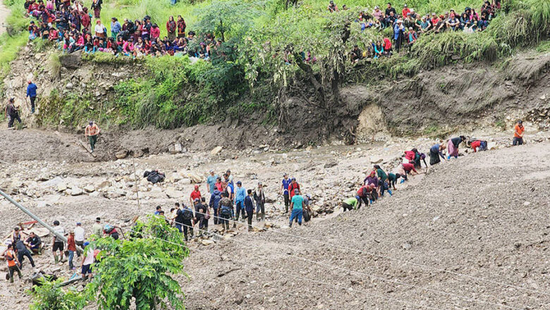 धार्चे पहिरो : बेपत्ता ५ जनाको खोजी जारी