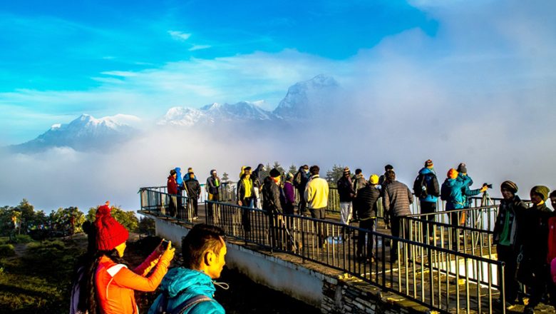 दसैंपछि घोडेपानी र पुनहिलमा पर्यटकको चहलपहल