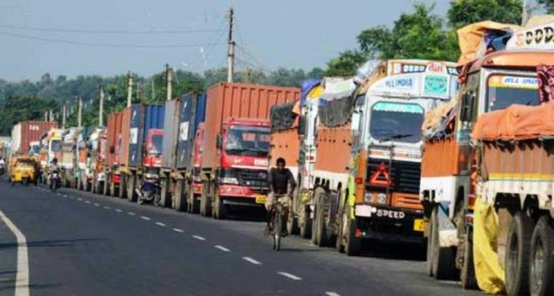 नेपाल प्रहरीद्वारा अधिक भारवाहन गर्ने ट्रकमाथि कडाइ गर्ने निर्देशन