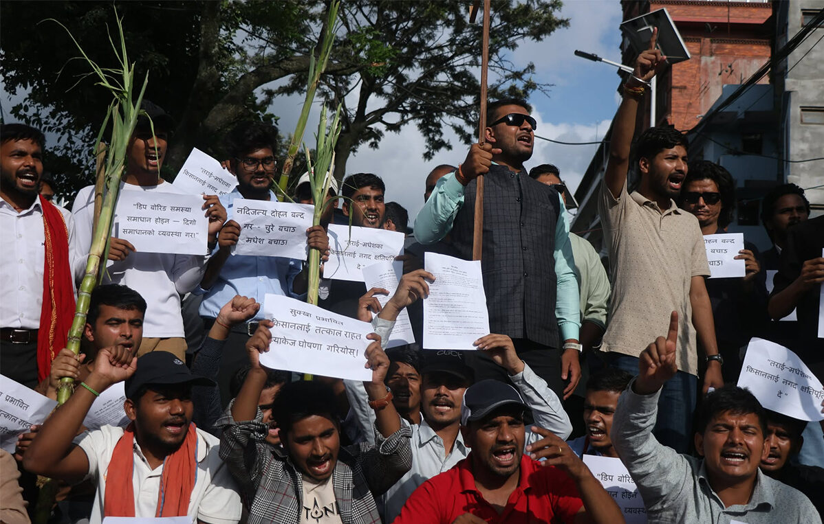 डिप बोरिङ समाधान होइन भन्दै काठमाडौंमा मधेशका युवाहरूको प्रदर्शन (तस्वीरहरू)