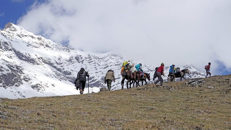 हिमपातपछि उपल्लो डोल्पामा सञ्चार अवरुद्ध, पदयात्रामा रोक