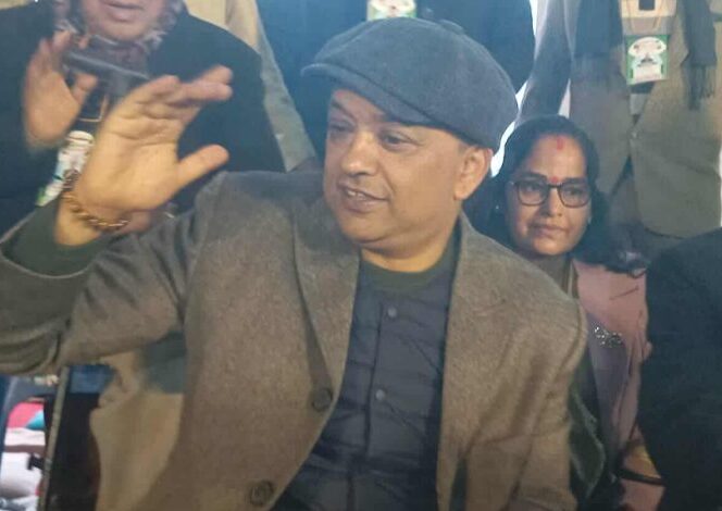 बन्दसत्र हलभित्र प्रवेश गरे गगन