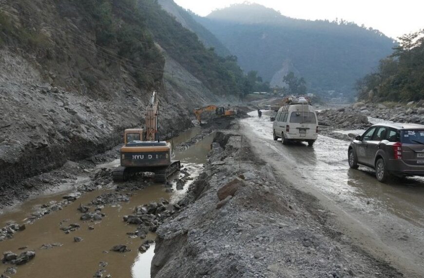 बाढी र पहिरोको कहर: कुन-कुन प्रदेशमा अवरुद्ध छन् मुख्य राजमार्ग?