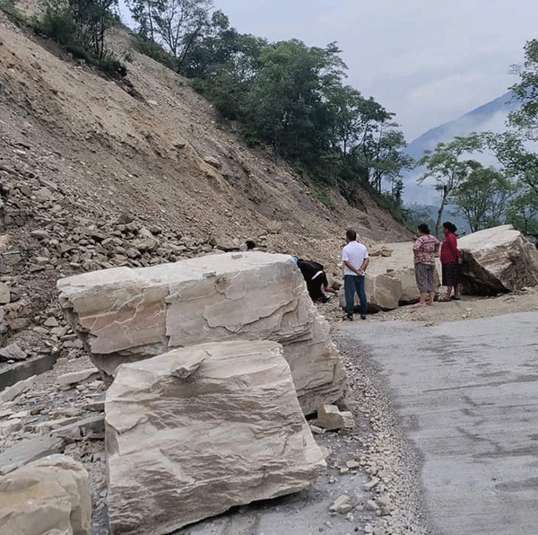बेँसीसहर-चामे र सुन्दरबजार-भोर्लेटार सडकखण्डमा आजदेखि रातिमा गाडी चलाउन रोक