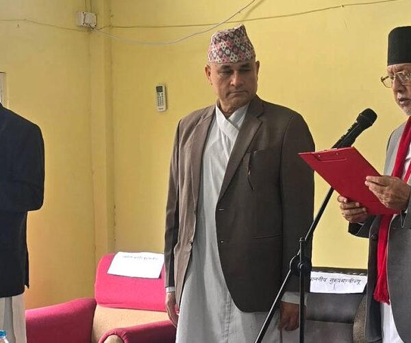 सुदूरपश्चिम प्रदेशका नवनियुक्त मुख्यमन्त्री खगराज भट्टले लिए शपथ