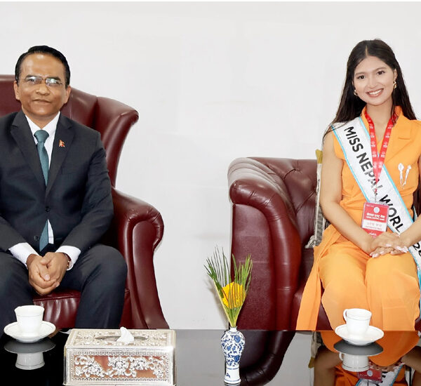 गभर्नरसँग भेटेपछि ‘मिस नेपाल’ दीपमाला : ऋण जीवनभन्दा ठूलो कहिल्यै हुँदैन