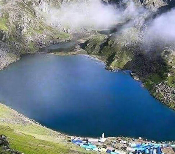 गोसाइँकुण्ड पुगेका पर्यटकहरू वैकल्पिक मार्गबाट काठमाडौं फर्कन थाले