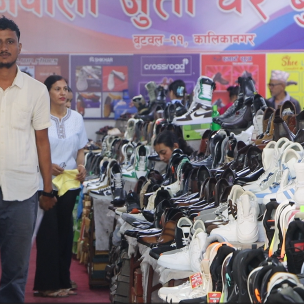 नेपाली जुत्ताघर बुटवलमा दशैं धमाकाः जुत्ता–चप्पल खरिदमा खसी, फ्रिज र इलेक्ट्रोनिक्स सामान उपहार